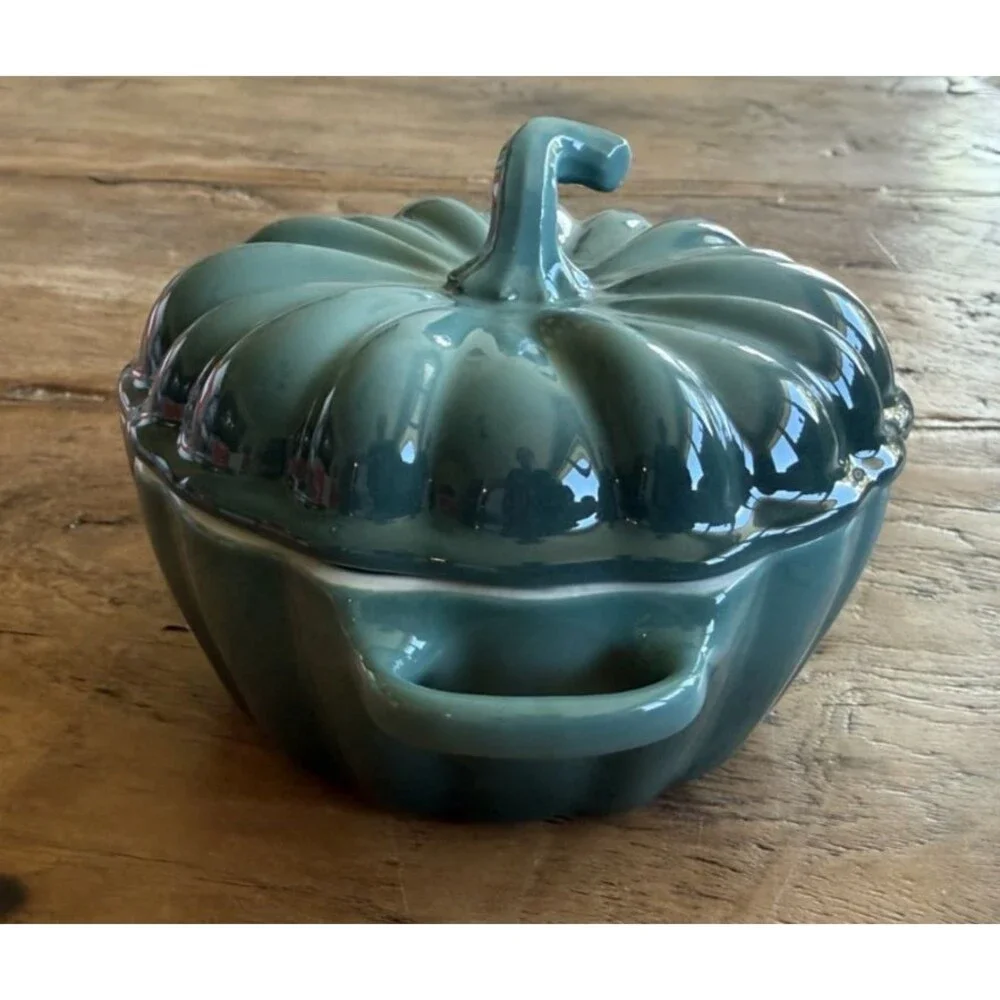 Le Creuset Stoneware Figural Pumpkin Mini Cocotte 12 oz Artichaut Green NEW NIB